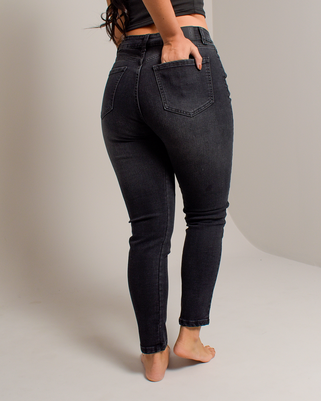 Jean Skinny Tiro Alto Stretch Negro Clásico -INN1442