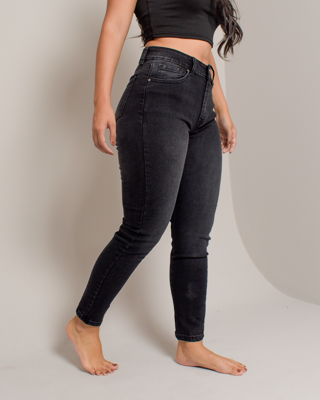 Jean Skinny Tiro Alto Stretch Negro Clásico -INN1442