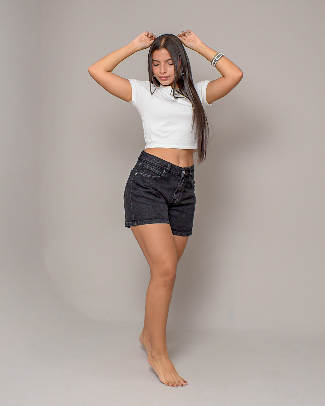 Short Rígido Negro Lavado Tiro Alto -INN5724