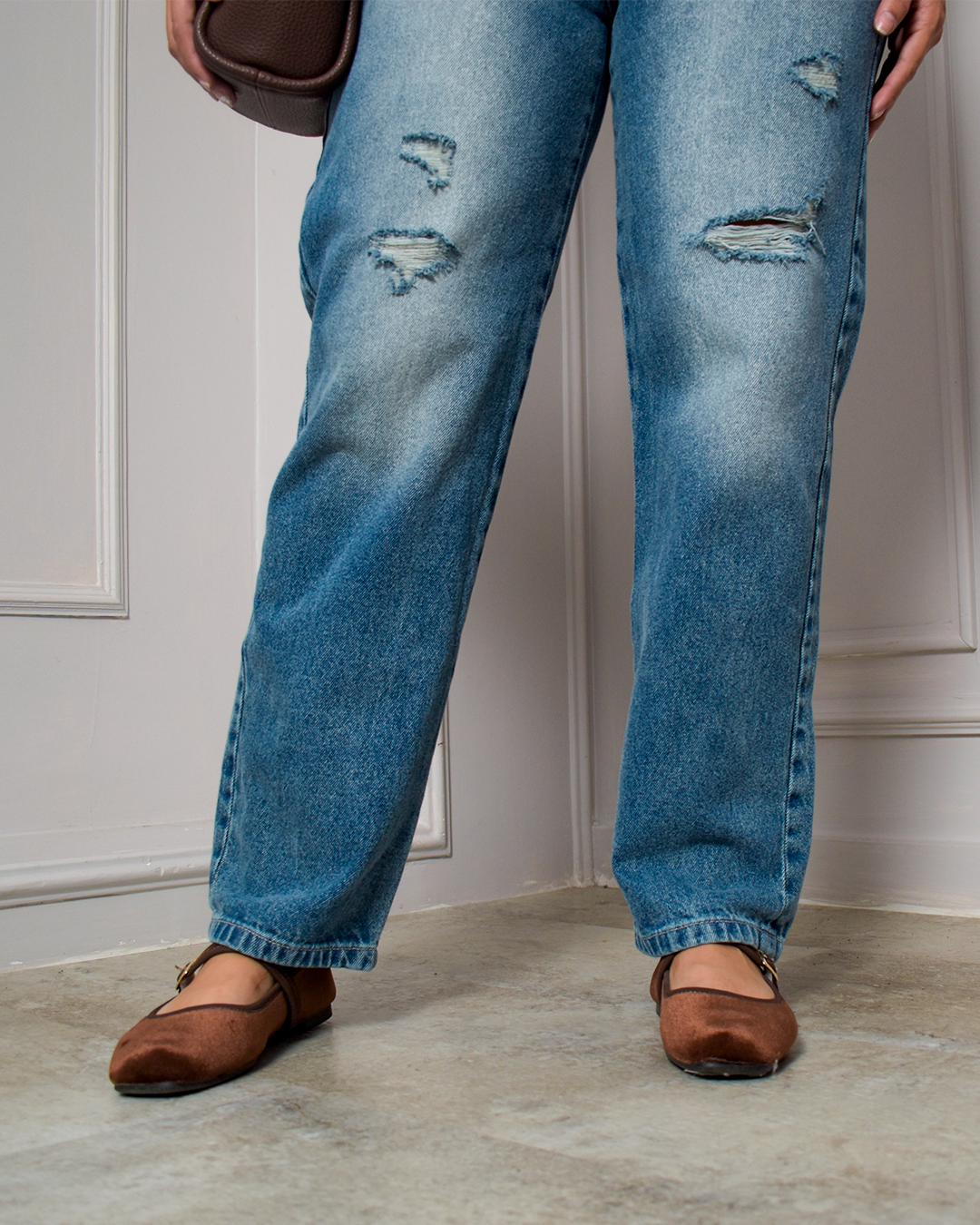 Jean Mom Fit Rígido Azul Medio Rotos -INN6094