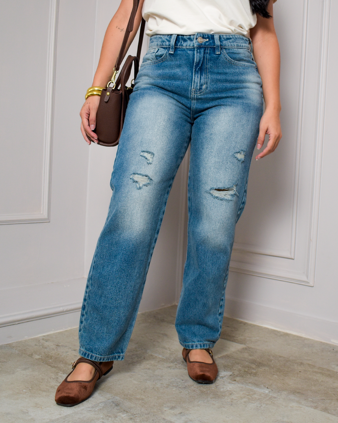 Jean Mom Fit Rígido Azul Medio Rotos -INN6094