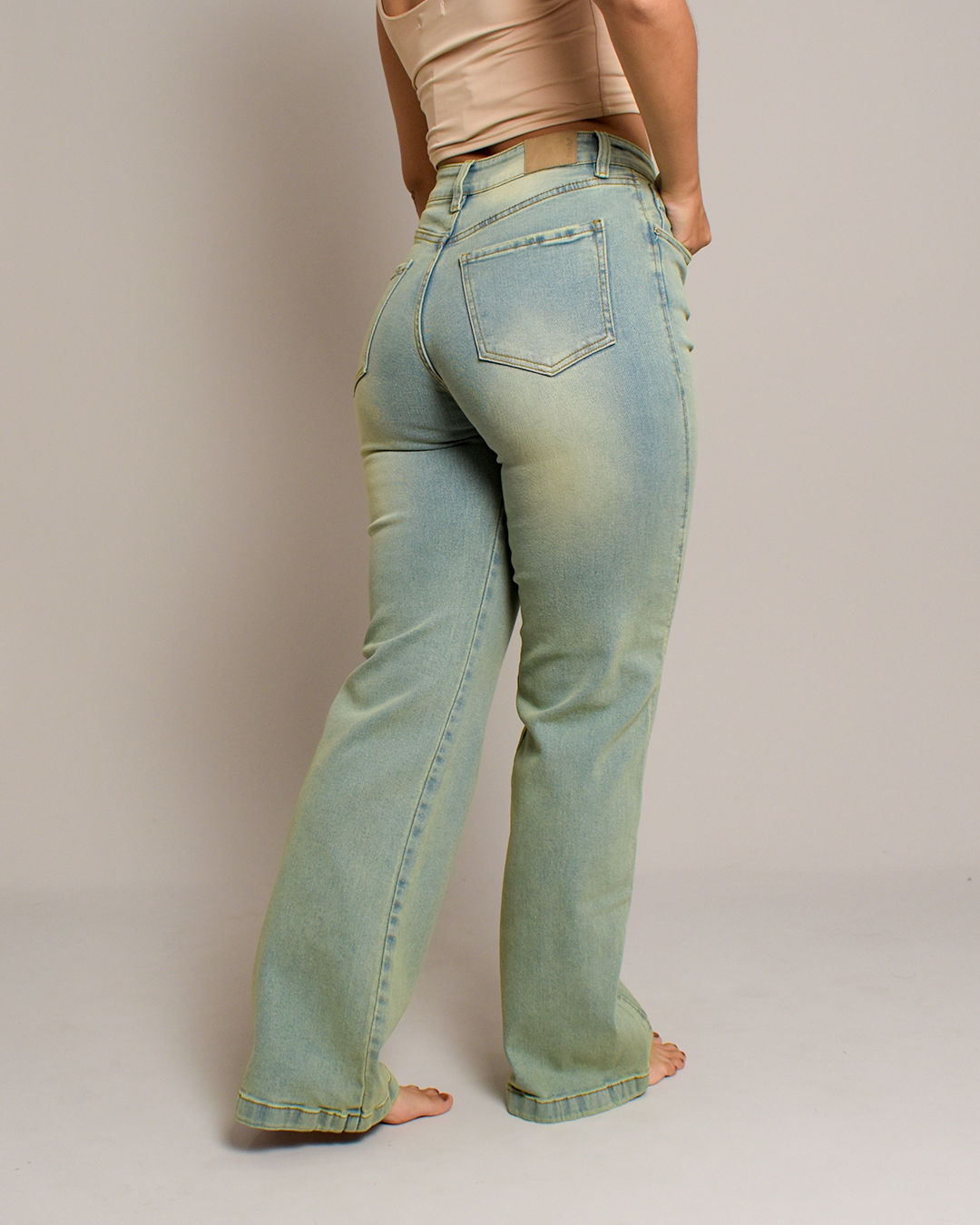 Jean Bota Recta Strech Azul Claro Con Pre-Lavado Amarillo Tiro Alto -INN8520