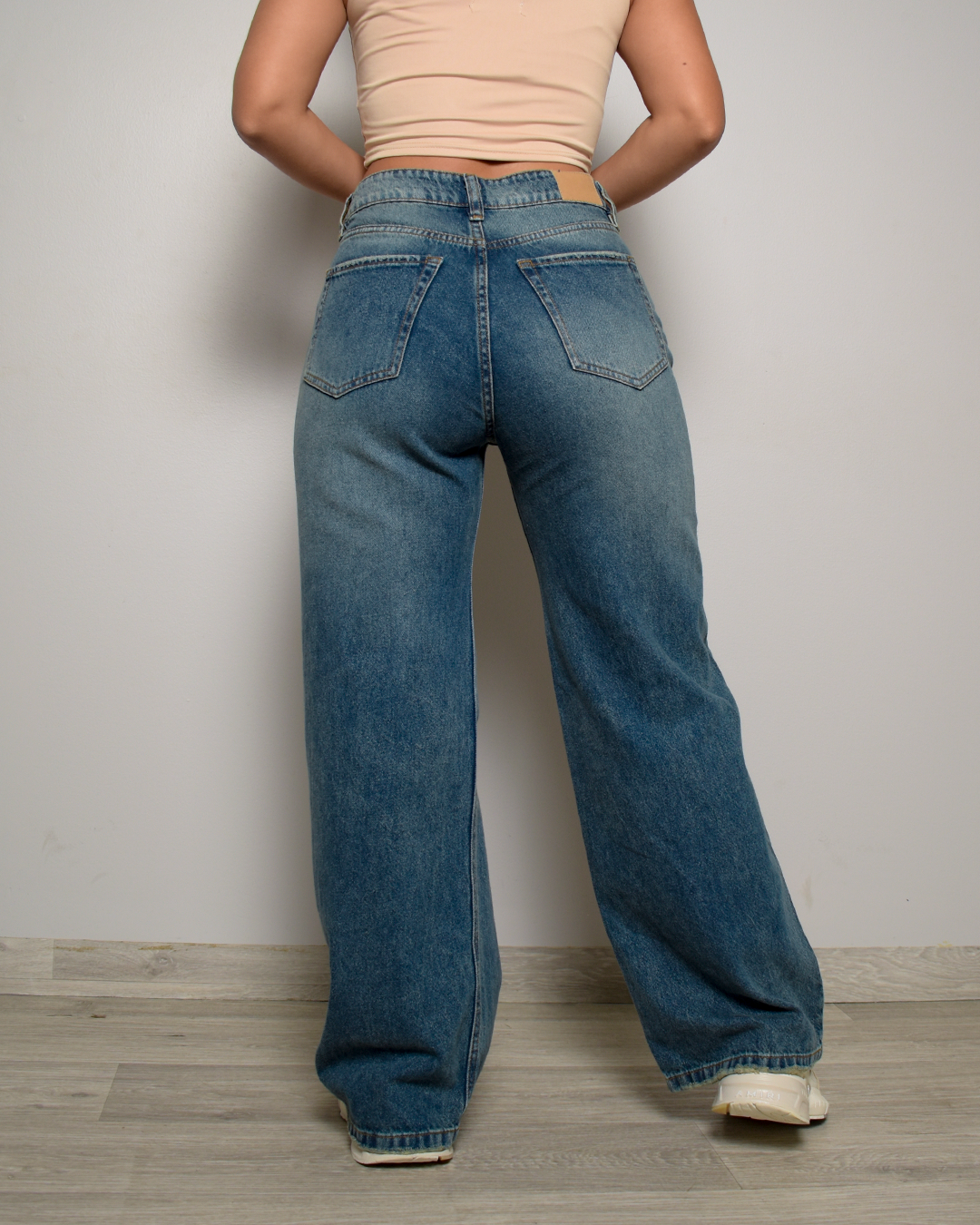 Jean Straight Rígido Azul Medio Clásico -INN8550