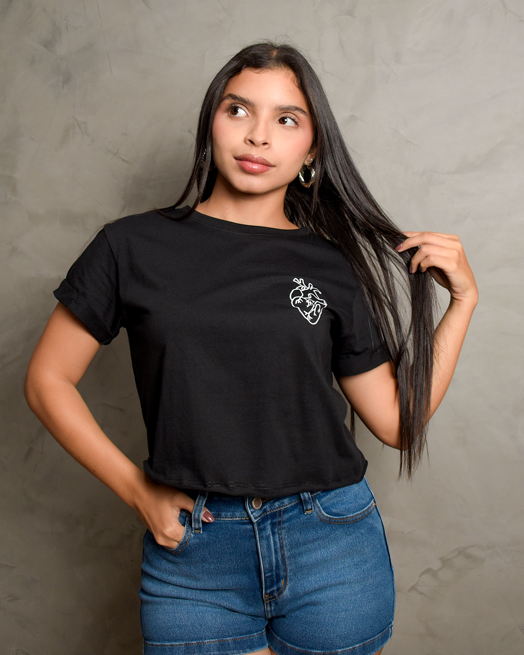 Camiseta Crop Negra Estampado Corazón Anatómico -TUENTI-02