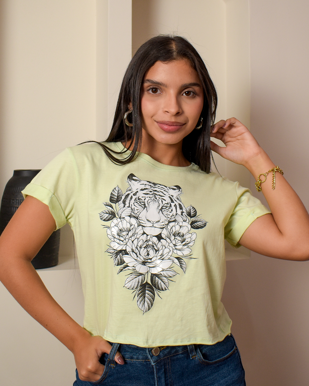 Camiseta Crop Verde Claro Estampado Tigre Flores -TUENTI-02