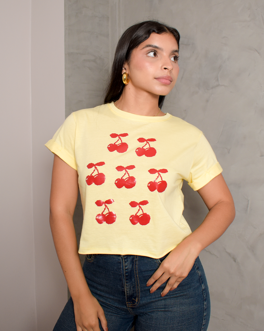 Camiseta Crop Amarilla Estampado Cerezas -TUENTI-02